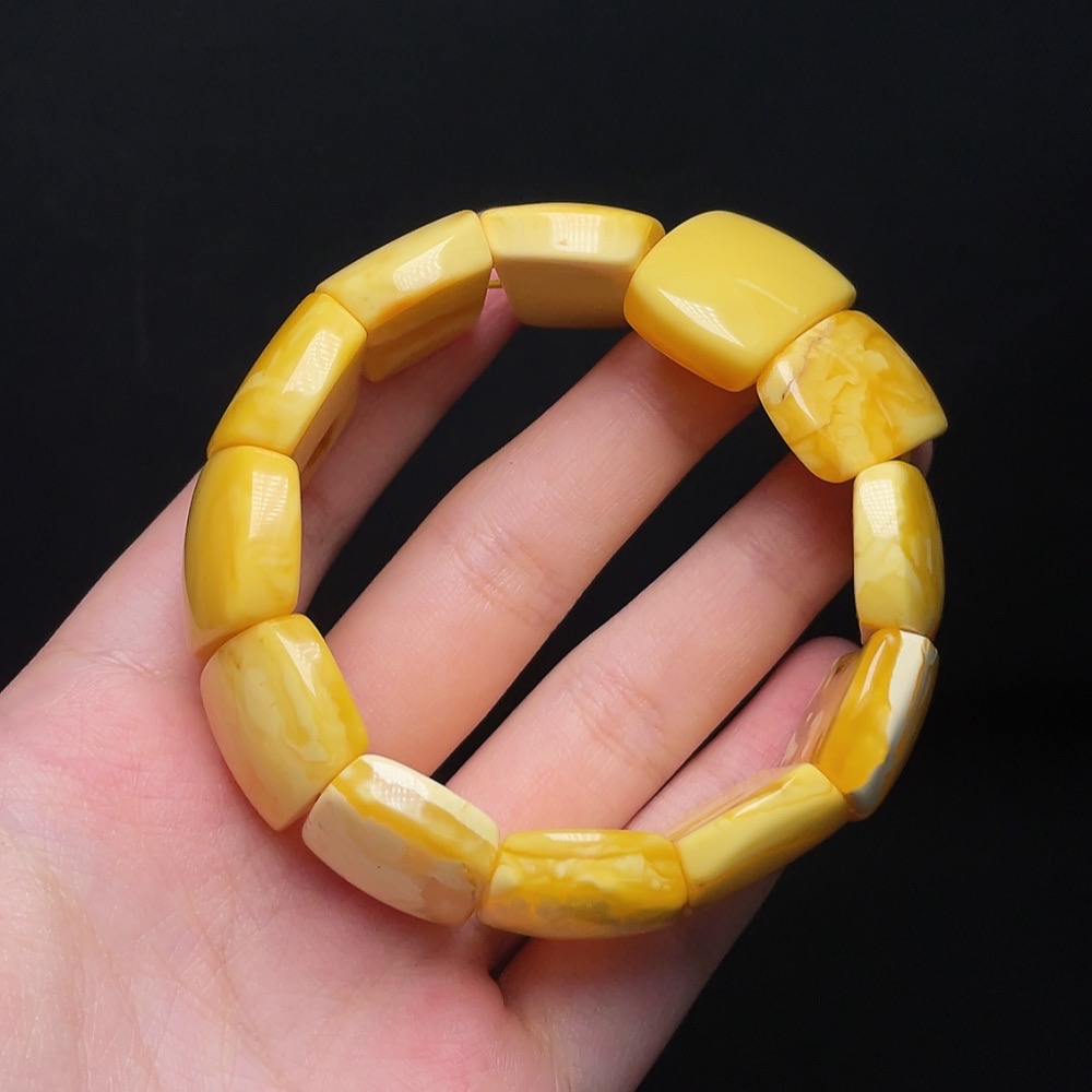 C33934478 Amber Beeswax Bracelet Total Weight Approx. 32.6g