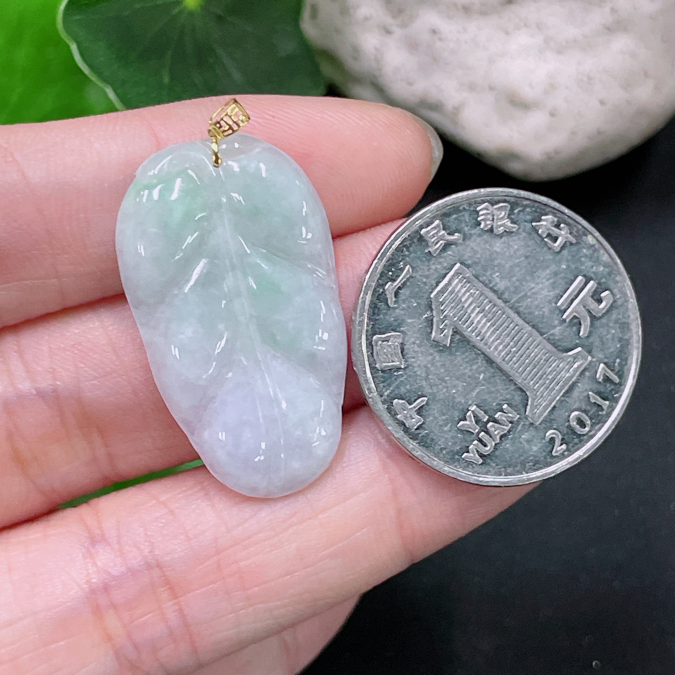 F33893565 Jadeite Leaf Pendant 18K Gold Approx. 3g Total Weight
