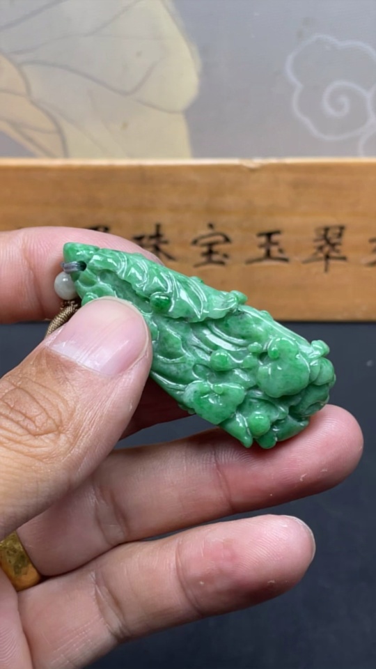 F28224903 Jadeite Cabbage Pendant Total Weight Approx. 21g (Including Rope Weight)