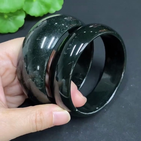 H34015174 Hetian Jade Round Bracelet Size 61.4/61.4 Total Weight Approx. 159g