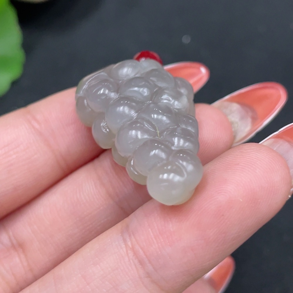 H34053549 Hetian Jade Pendant Grape