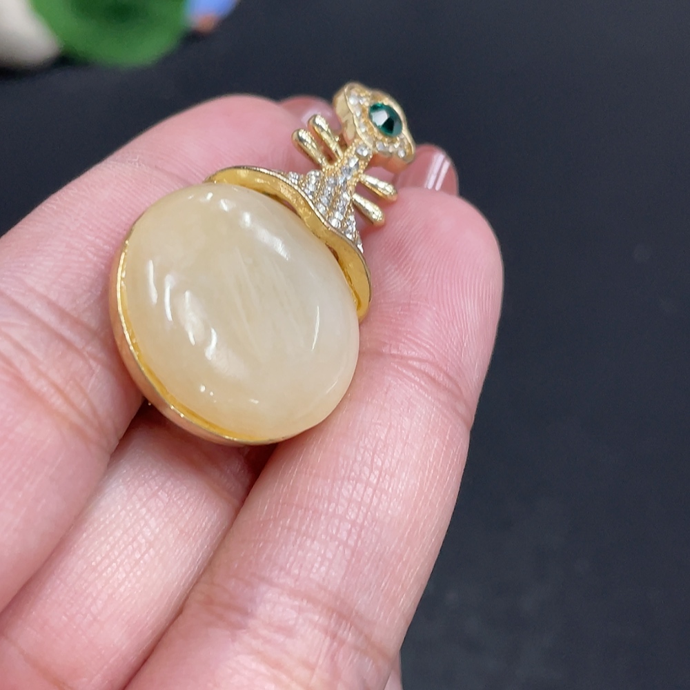 H34010733 Hetian Jade Inlaid Brooch