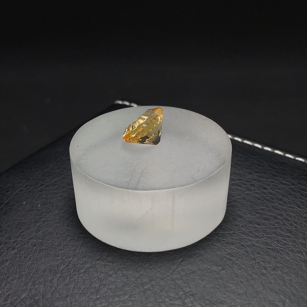 C25913594 Crystal Loose Stone Total Weight about 6.75 Carats