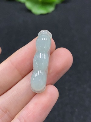 F34964582 Jadeite Lucky Bean Pendant Total weight approx. 4.77g