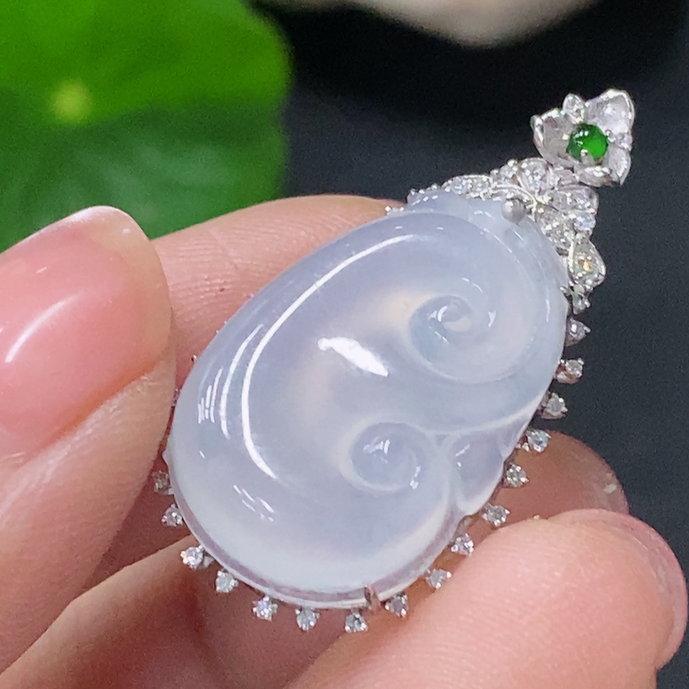 F35139509 Jadeite Ruyi Pendant with 18K Gold and Diamond Accents, Total Weight Approximately 4g