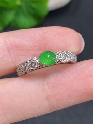 F33942207 Jadeite Cabochon Ring 18k Gold Total Weight Approx. 2.5g Size 16 Accented with Diamonds