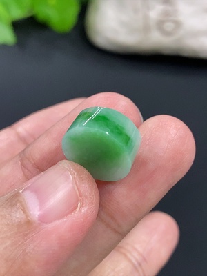 F41926729 翡翠镶嵌件 货品总重约3g