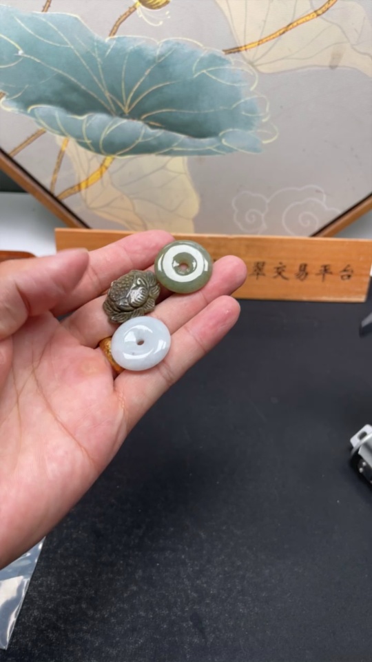 F33892349 Jadeite Pendant Sell as a Lot