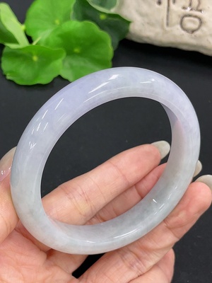 F42970032 翡翠正圈手镯 货品总重约62.5g  圈口59.4