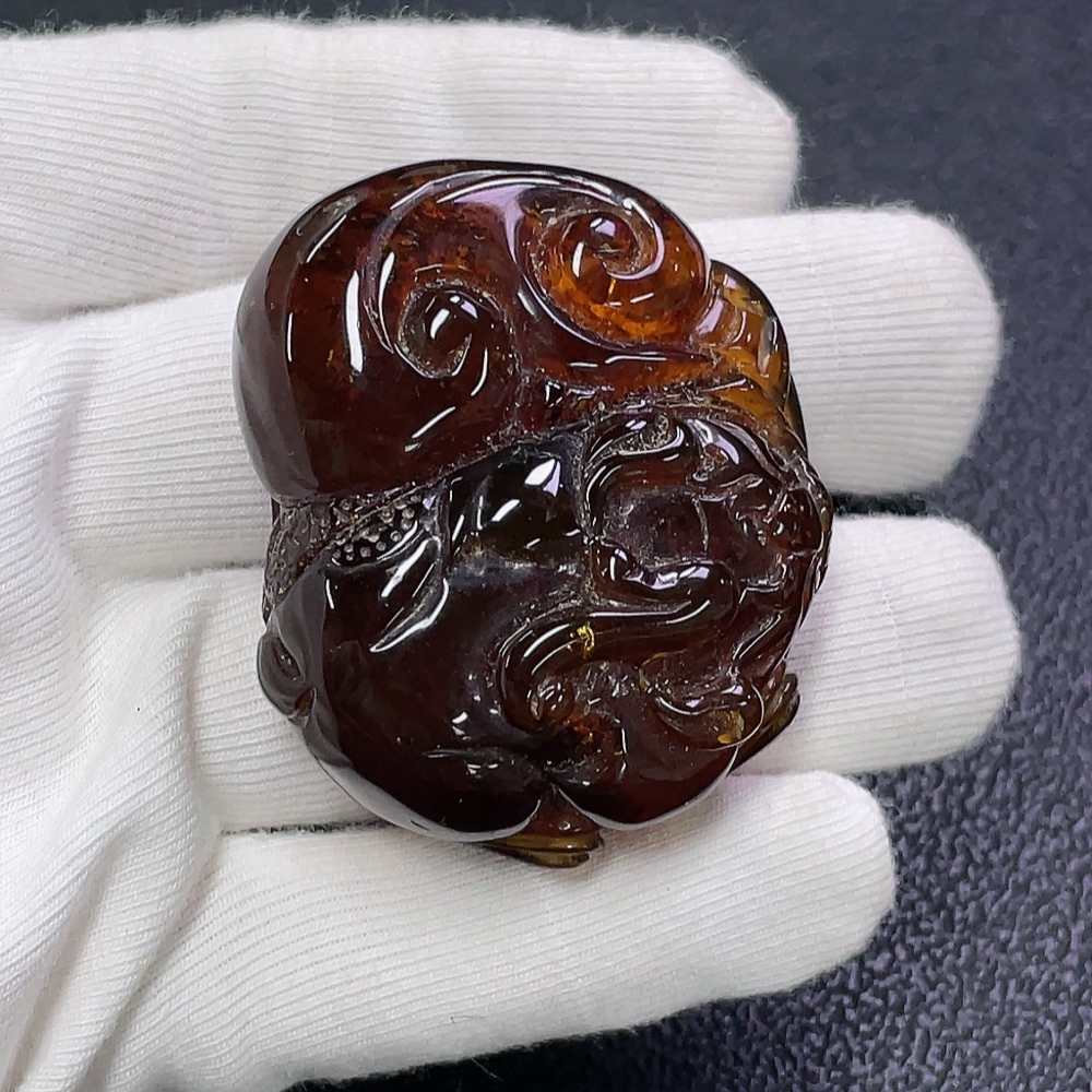 C30473941 Amber honey wax pendant, total weight about 23.66g including rope
