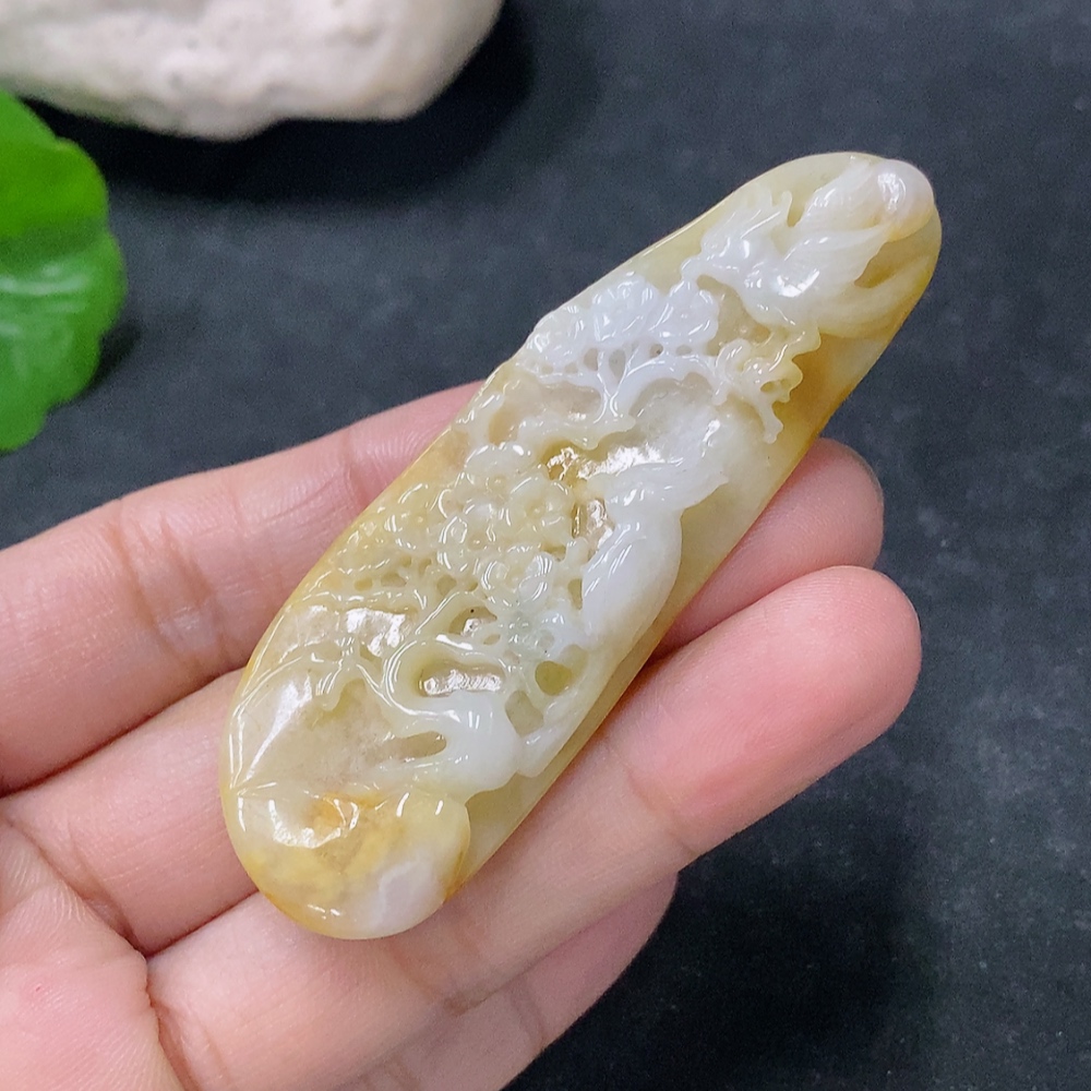 F33912470 Jadeite Pendant Magpie on Plum Branch Indicating Happiness, total weight approx. 16.66g, yellow part color origin undetermined