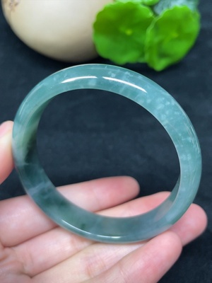 F45335225 翡翠正圈手镯 总重约36.94g 圈口54.1