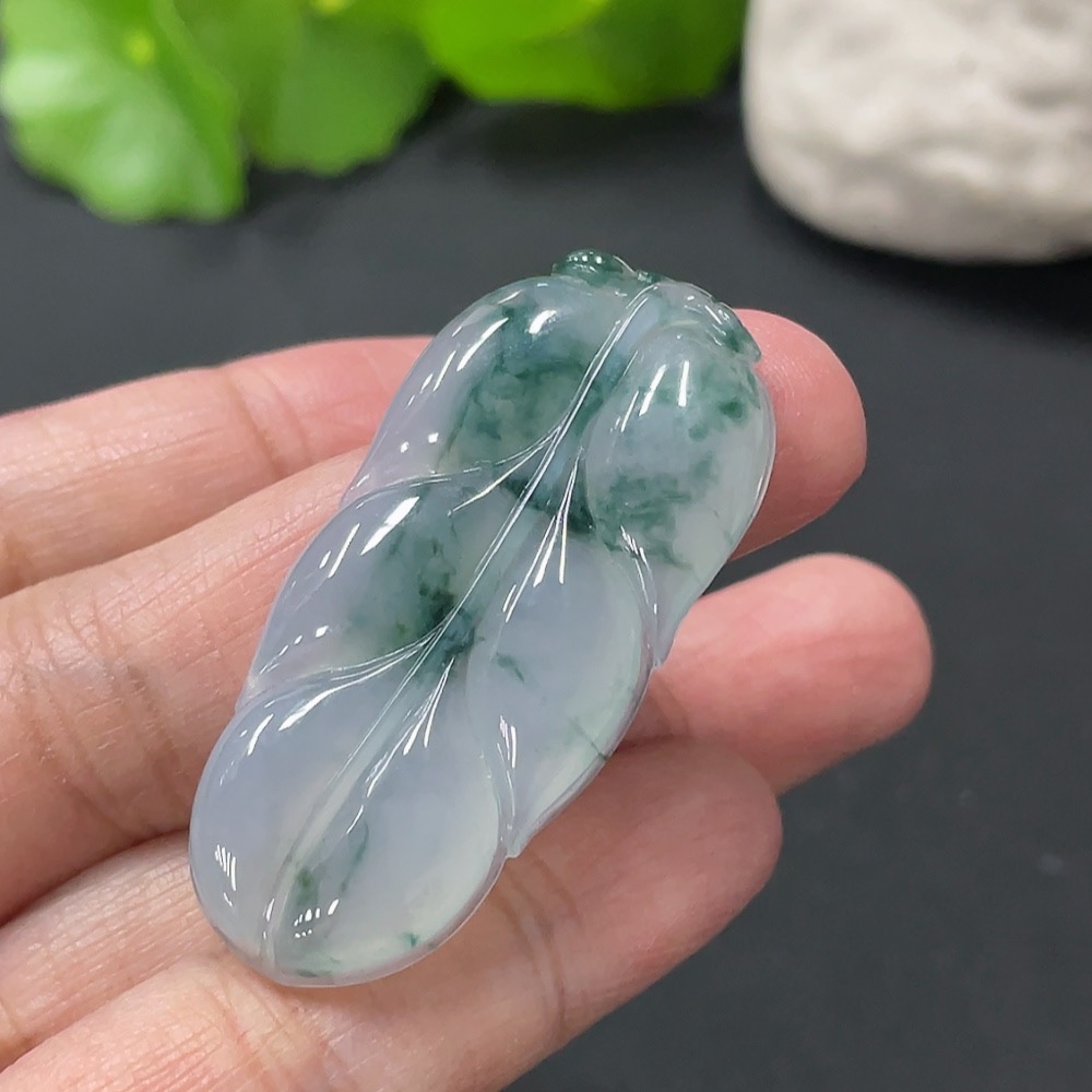 F24772857 Jadeite Leaf Pendant, Approx. 7.95g