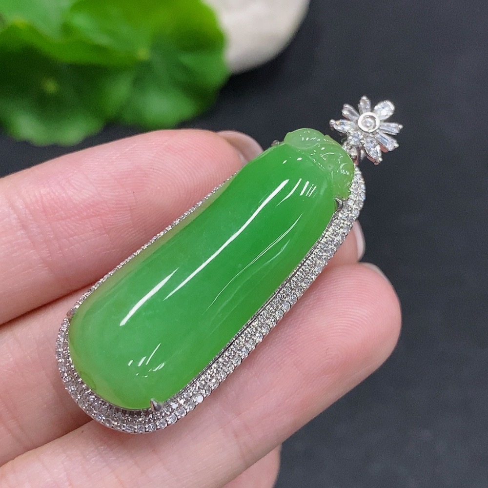 F34034787 Jadeite Auspicious Melon Pendant with 18K Gold Setting, Total Weight Approx. 15.1g (Diamond Accents)