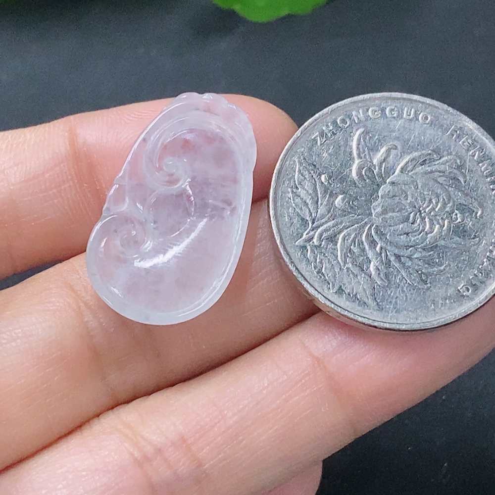 F31587504 JadeitePendant Ruyi