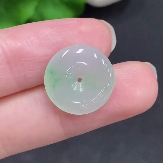 F33941429 Jadeite Peace Knot, Total Weight Approx. 1.5g