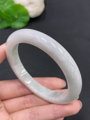 F28190016 Jadeite Natural Circle Bangle