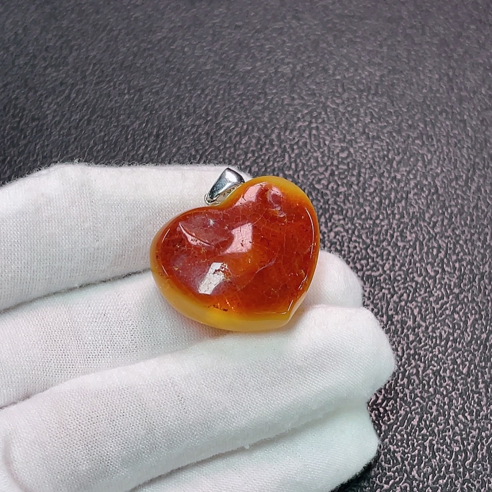 C34006851 Amber Beeswax Pendant Non-Gold Total Weight Approx. 5.94g