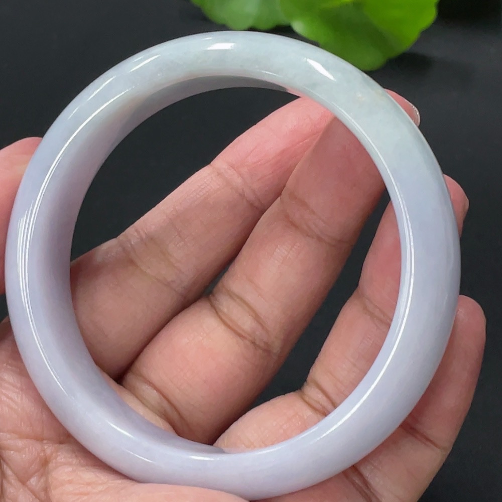 F31631329 Jadeite Round Bangle