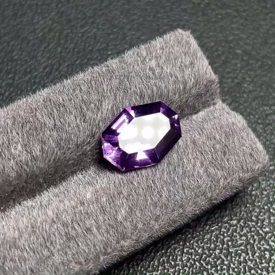 C26033460 Crystal Rough Stone Total Weight Approx. 8.13 Carats