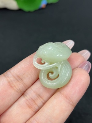 H46586798 和田玉挂件 灵蛇 货品总重约11.6g