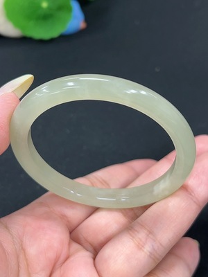 H42979977 和田玉正圈手镯 圈口54.3 货品总重约24.4g
