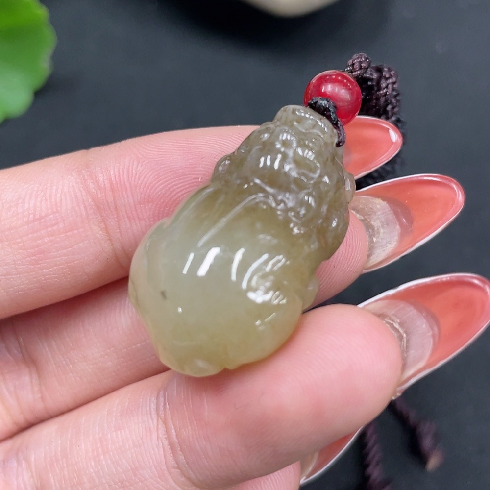 H34062657 Hetian Jade Pendant  Pi Xiu  Total Weight (with rope): 11.1g