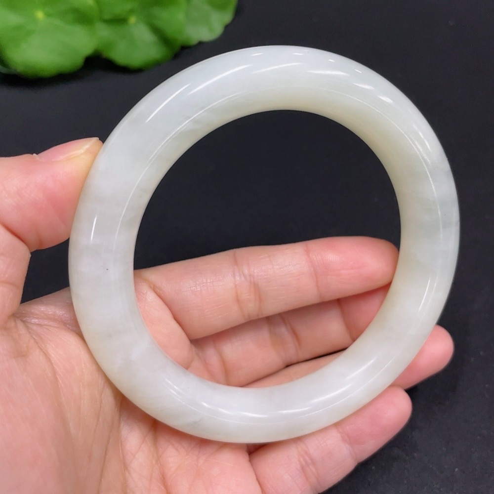 H34051878 Xiuyan jade (serpentine jade) round bangle Size 60.4 Total weight approx. 66.7g