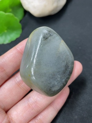 H43150895 和田玉   皮色成因未定  货品总重约58.5g