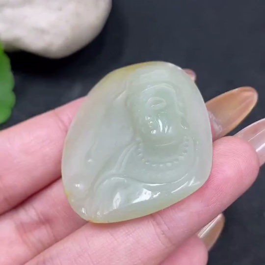 H32706257 Hetian Jade Pendant: Guanyin with Undetermined Skin Color Origin, Total Weight Approximately 11.4g