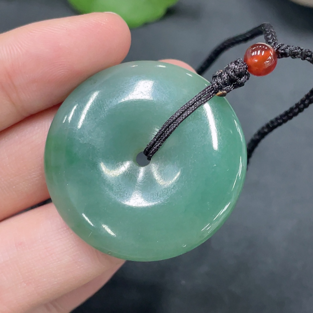 F19131179 Jadeite Peace Knot Pendant Total Weight 15.376g