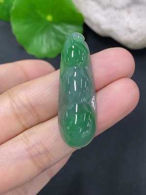 F41906352 翡翠挂件福豆 货品总约重4.64g