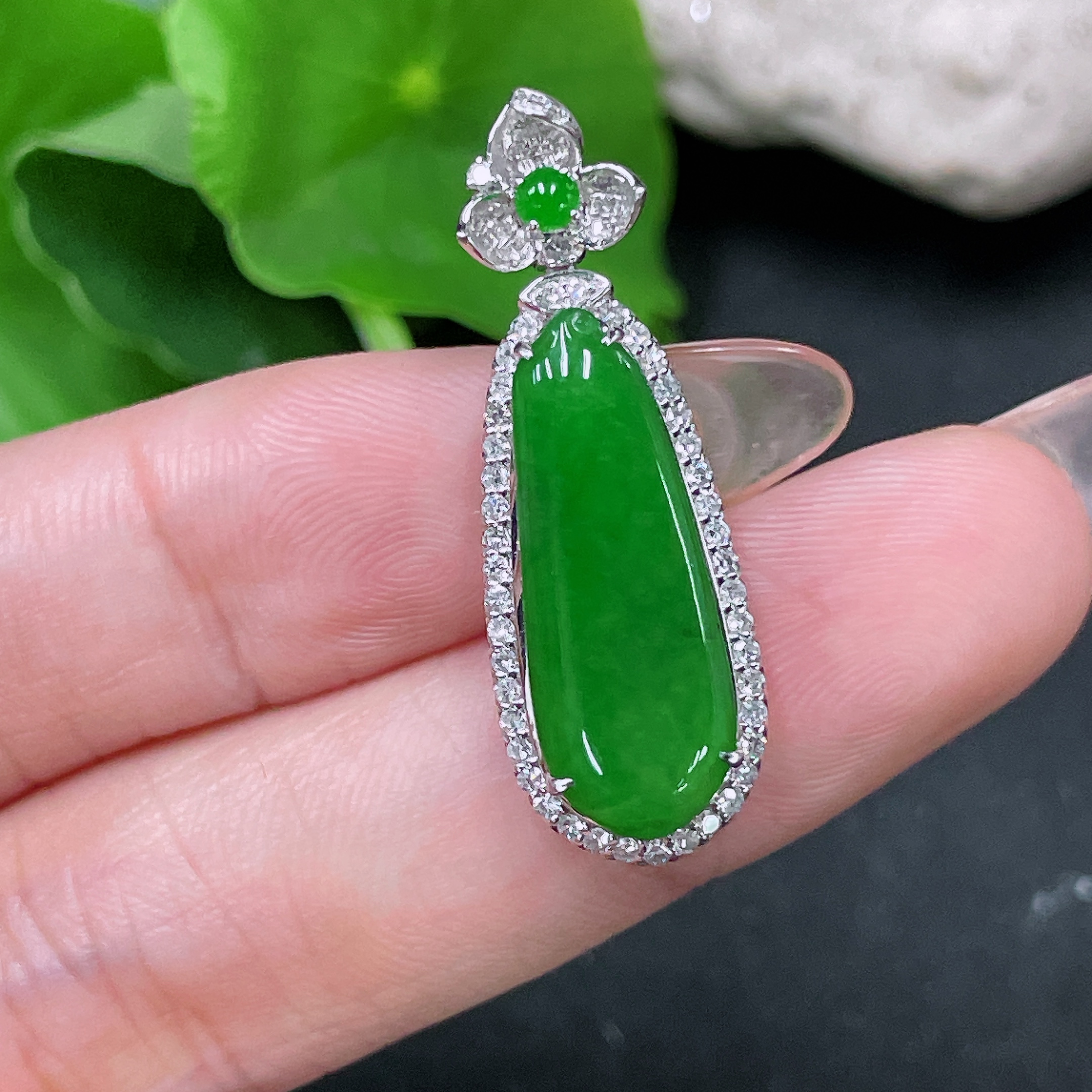 F34985123 Jadeite Inlaid Piece 18K Gold Setting with Diamond Accent Total Weight Approx. 3.51g