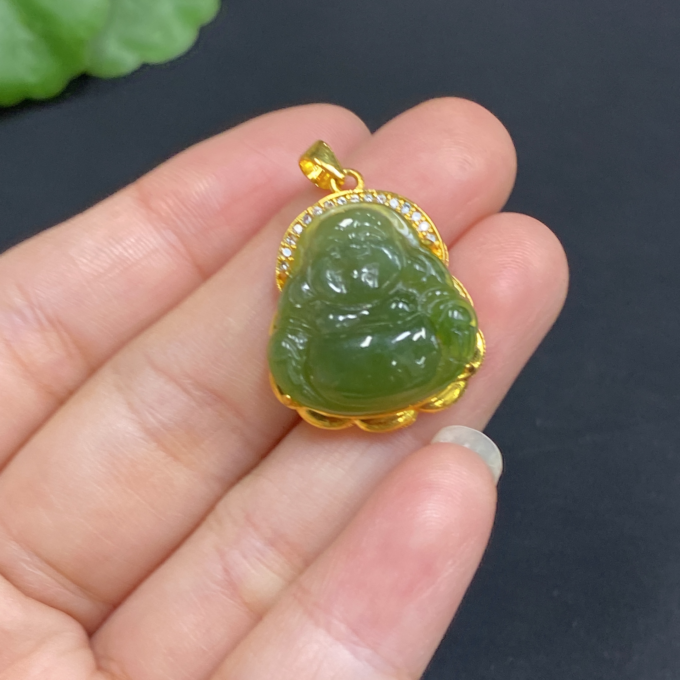 H34985945 Hetian Jade Jasper Inlaid Pendant, Buddha Figure, Total Weight Approx. 3.2g, Suspected Gold-Plated