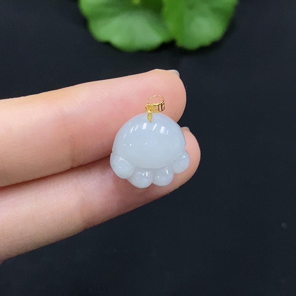 F28253701 Jadeite Pendant with 18K Gold Clasp Total Weight Approx. 2.19g