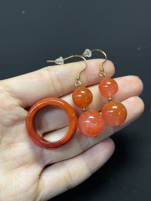 C46536125 南红玛瑙镶嵌耳饰+戒圈  非金  货品总重约12.98克  可见有机物