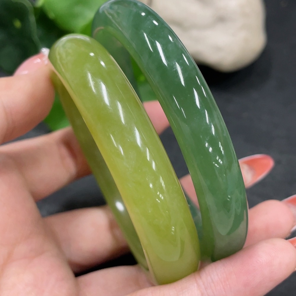 H34980145 Xiuyu (Serpentine Jade) Round Bracelet Size 57.1/58 Total Weight Approx. 90.9g