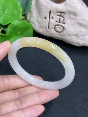 F42072759 翡翠圆条手镯 圈口52.4 货品总重约37.03g
