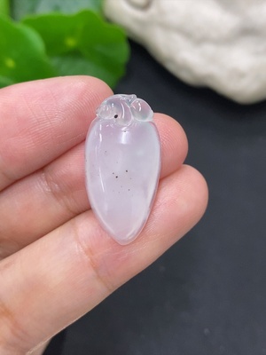 F41927126 翡翠福瓜挂件 货品总重约2.6克