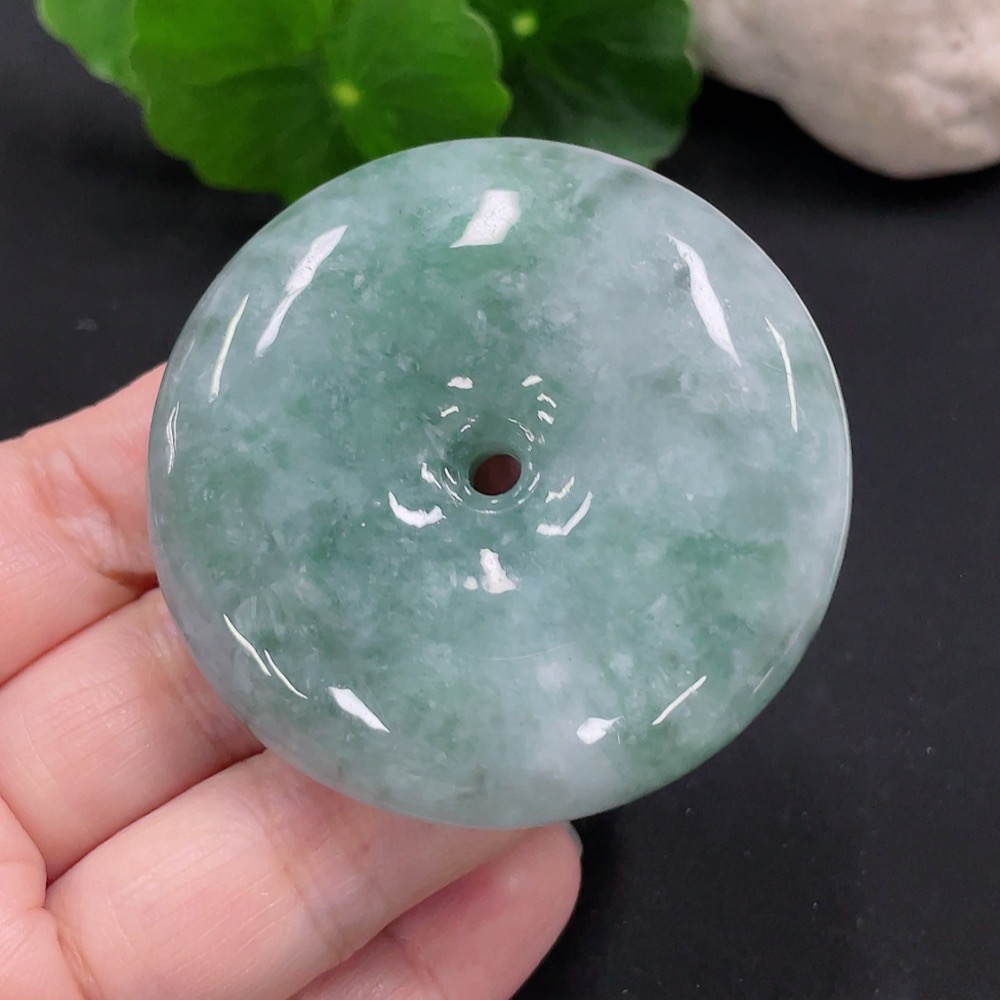 F30548165 JadeitePeace Knot Pendant