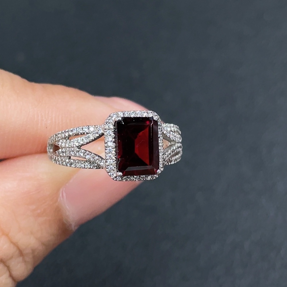 C32816620 Garnet Ring Non-Gold Total Weight Approx. 2.78g Size 15