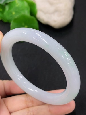 F46566317 翡翠圆条手镯  圈口54 货品总重约49.2g