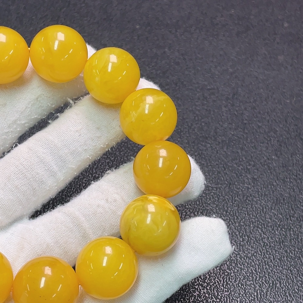 C33923643 Amber Beeswax Bracelet, Total Weight Appro. 44.98g, Size Appro. 18mm