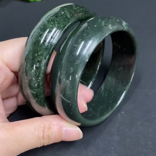 H34015033 Hetian Jade Round Bracelet Size 60.6/56.7 Total Weight Approx. 100.8g