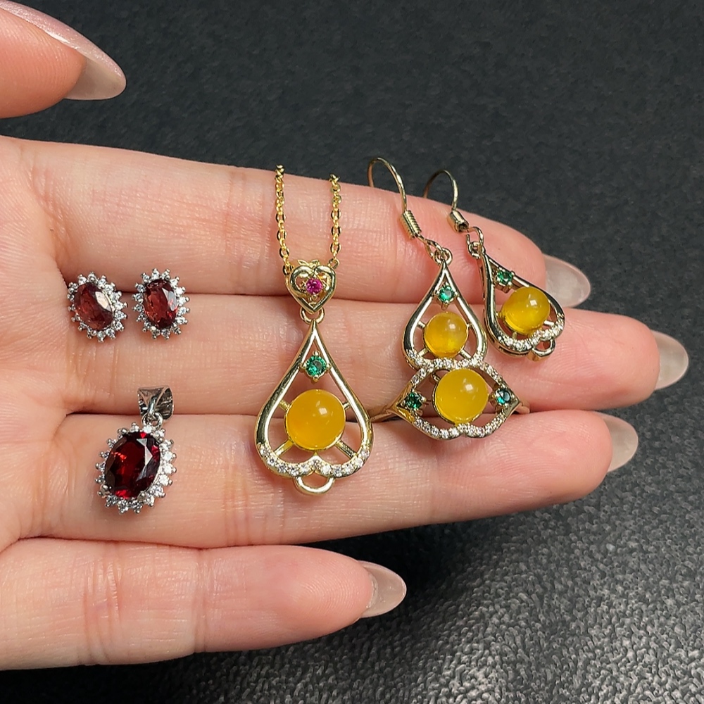 C33921120 Garnet + Amber Jewelry Non-Gold Total Weight Approx. 9.92g Sell as a Lot