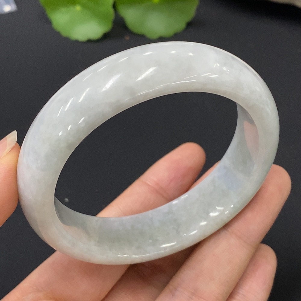 F24811553 Jadeite Round Bangle, Total Weight Approx. 72.15g, Inner Diameter 55.8