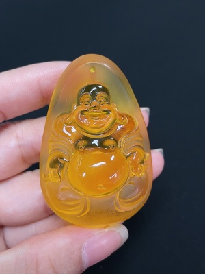 C46538864 琥珀蜜蜡挂件 货品总重约18.80克 局部可见修补