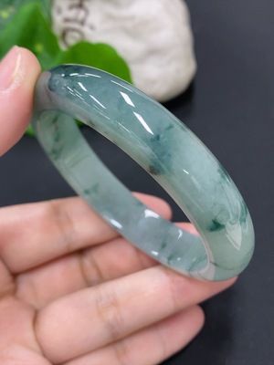 F46594568 翡翠正圈手镯 货品总重量约56.9克 圈口57.3