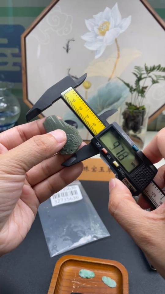 F32735636 Jadeite Pendant Sell as a Lot Rough