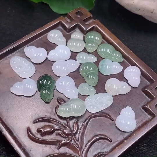F32773056 Jadeite Inlaid Pieces Sell as a Lot
